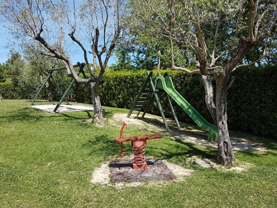 Agriturismo Fiore Di Campo Fermo Bagian luar foto